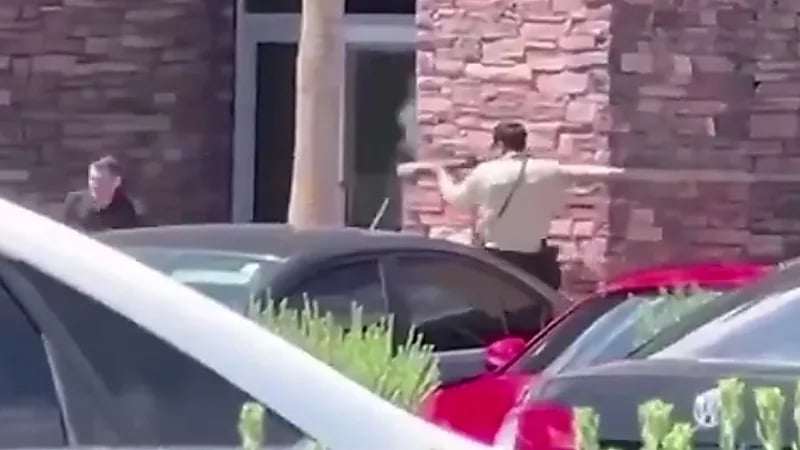 شرطة لاس فيغاس تنهي حياة رجل حاول ارتكاب جريمة قتل جماعي ..فيديو