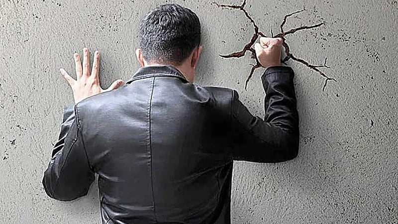 مختص يكشف علامات تدل على الإصابة بالكبت النفسي .. فيديو