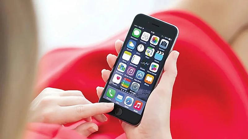 أخطاء تجعل هاتفك معرض للاختراق بشكل كامل.. فيديو