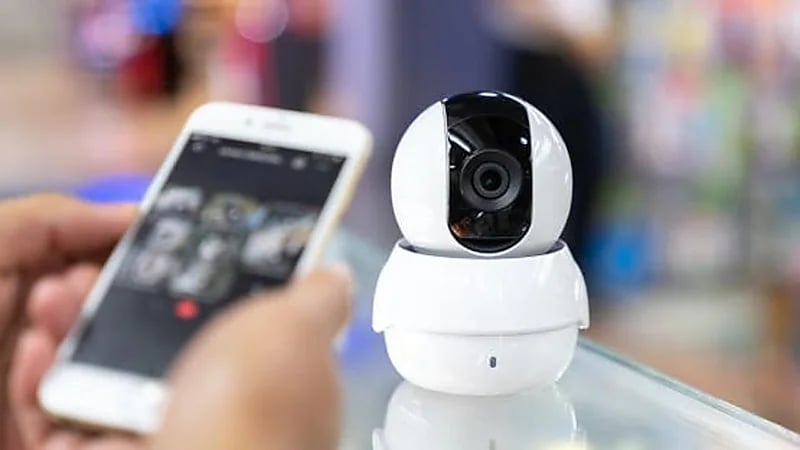 ضبط رجل وضع كاميرا خفية ليتجسس على طالبات