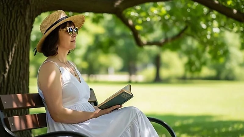 امرأة تتعرض لكسر مفاجئ أثناء النوم بسبب تجنب أشعة الشمس