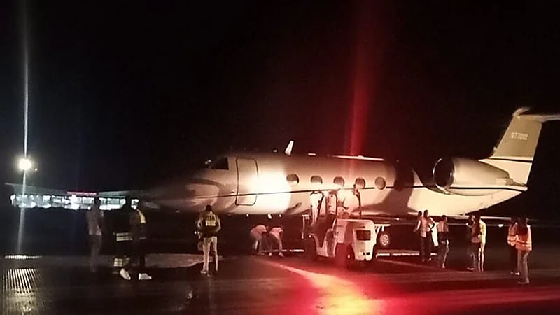 تعرض طائرة الرئيس الليبيري لانفجار أثناء هبوطها