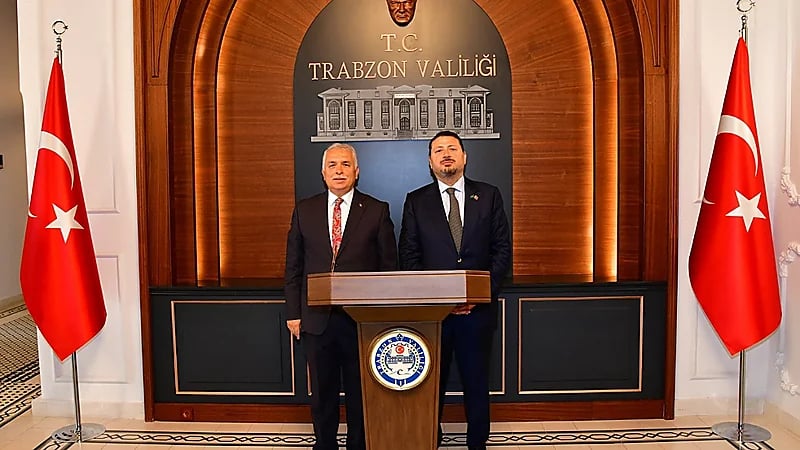 محافظ طرابزون يستقبل سفير المملكة لمتابعة جهود البحث للطفل فيصل