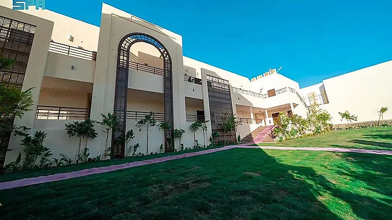 تنفذ المرحلة الأولى من الخيام ذات الطابقين في مشعر منى