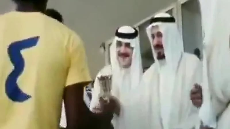 مقطع نادر لنهائي كأس الملك عام 1396هـ بحضور الملك خالد رحمه الله.. فيديو
