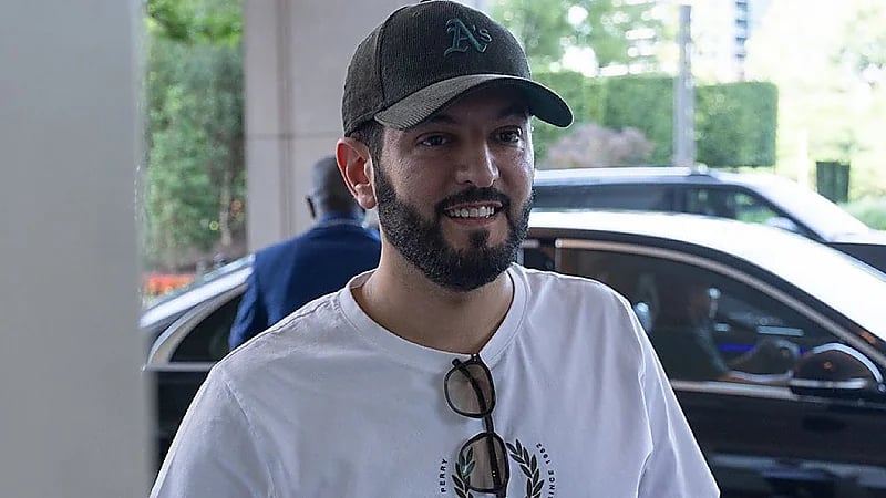 فهد بن نافل يصل إلى مقر الهلال في واشنطن..فيديو