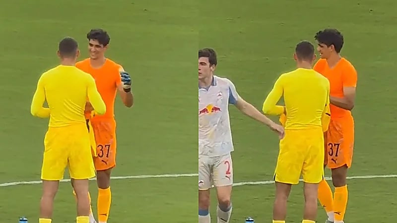 حارس سالزبورغ يطلب قميص بونو والأخير يبادر بابتسامة وحضن .. فيديو