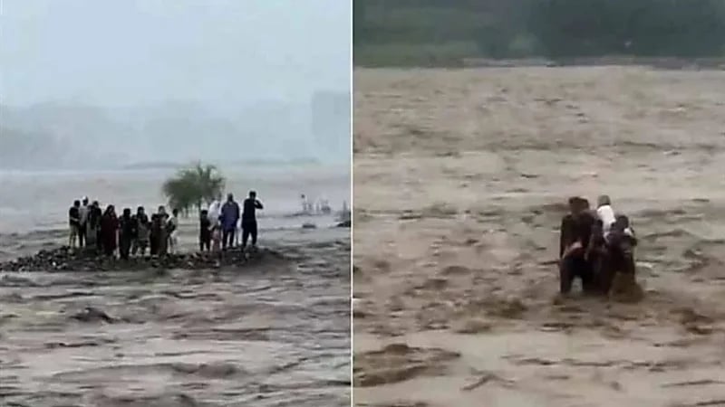 غواصون يكثّفون عمليات البحث عن 18 سائحًا جرفتهم مياه نهر في باكستان