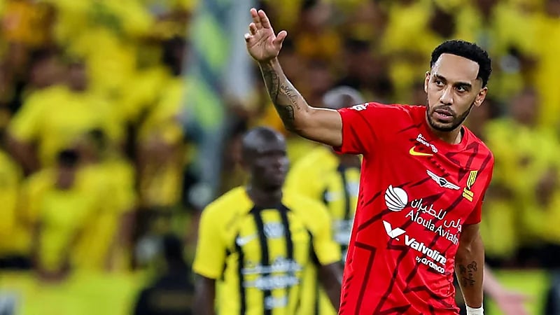 القادسية يدرس إنهاء عقد أوباميانج بالتراضي