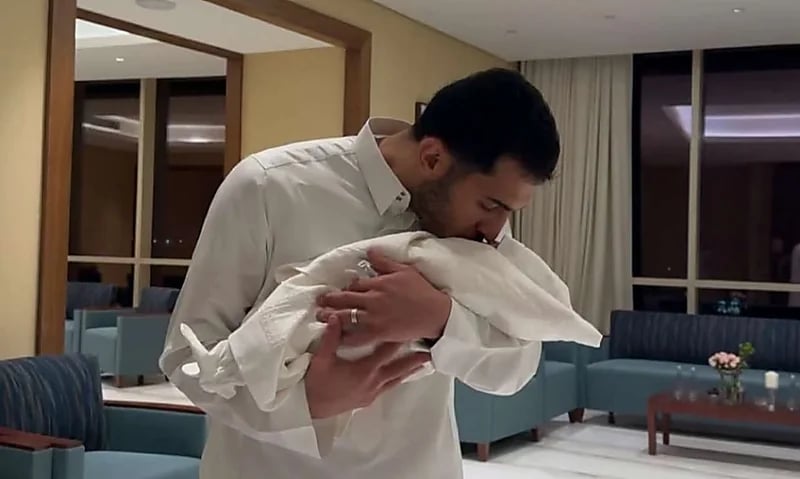 سلطان الغنام يظهر برفقة ابنته "نورة"