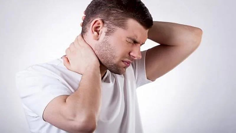 الانزلاق الغضروفي العنقي: متى يصبح ألم الرقبة مؤشرًا لمشكلة أعمق؟ .. فيديو