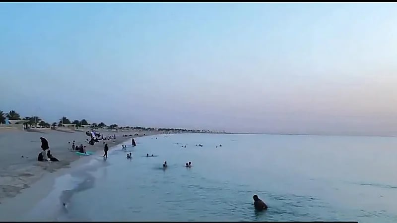 حرس الحدود.. مهام متعددة لسلامة المتنزهين بالواجهة البحرية في الخفجي..فيديو