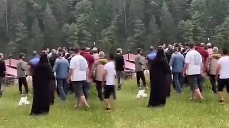 أتراك يعتدون على عائلة سعودية في منطقة إيدر..فيديو