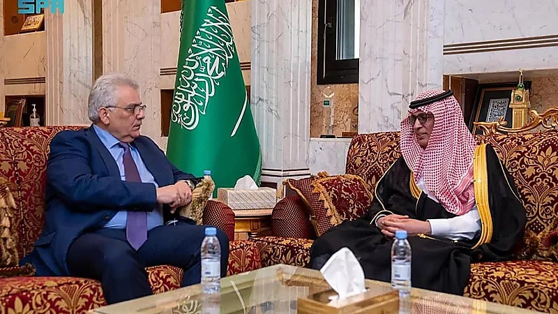 رئيس هيئة الإذاعة والتلفزيون يستقبل سفير دولة فلسطين لدى المملكة