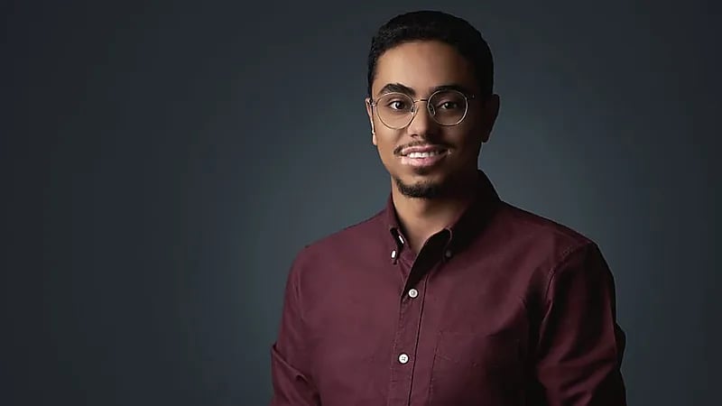 السبع يحذر : لا ترد على مكالمات آبل المزيفة .. فيديو