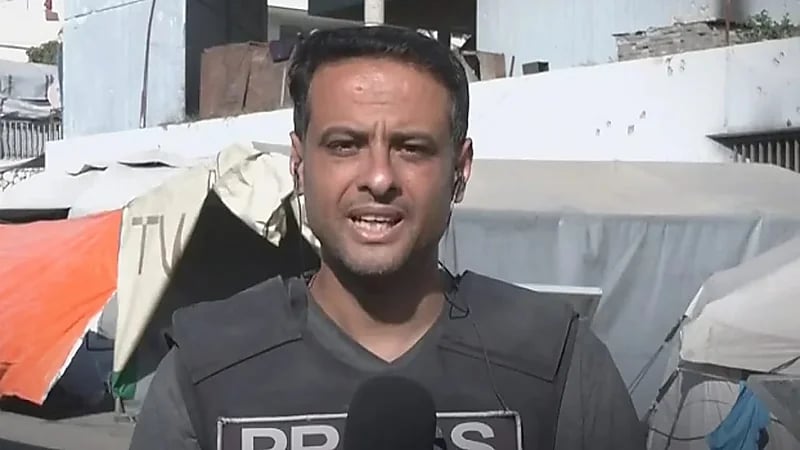 إصابة مراسل الإخبارية بشظايا خلال قصف إسرائيلي .. فيديو