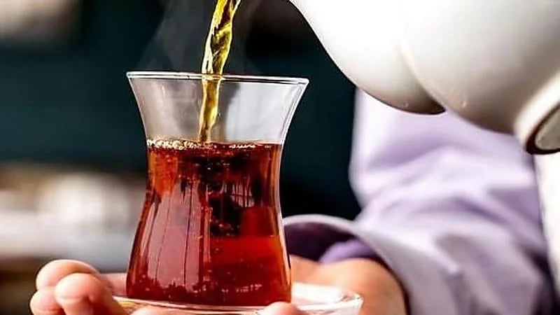 5 عادات خاطئة في شرب الشاي تجعله ضارًا بصحتك