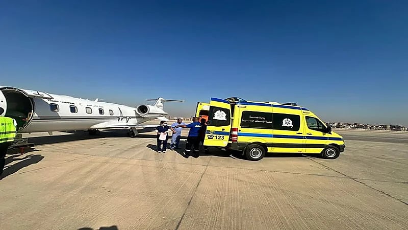 سفارة المملكة بمصر تنقل مواطنة حالتها حرجة عبر طائرة إخلاء طبي