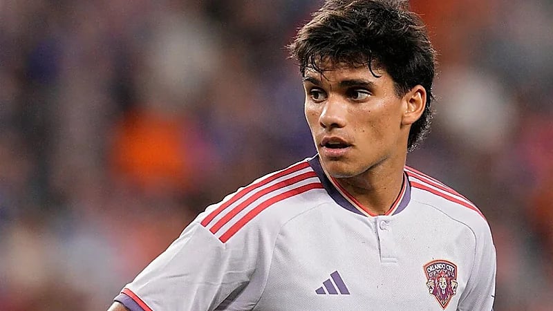 المهاجم الأرجنتيني راميرو إنريكي يقترب من الخلود