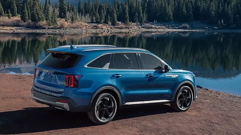 مواصفات وأسعار كيا سورينتو 2025.. صور