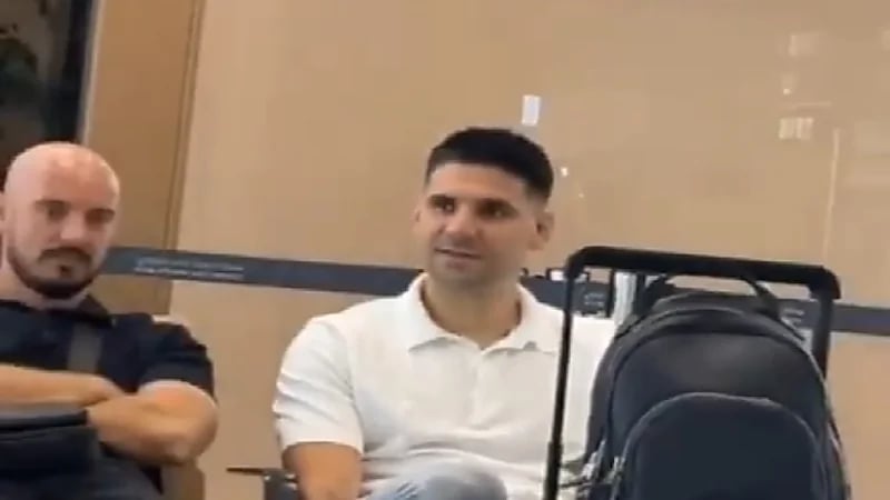 ميتروفيتش يغادر إلى صربيا برفقة مدربه .. فيديو