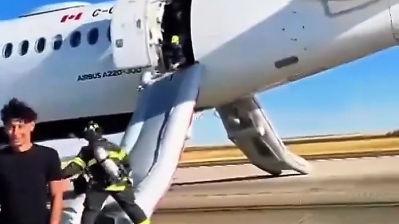 هبوط اضطراري لطائرة "طيران كندا" في مطار دنفر وإخلاء آمن لـ117 راكبًا ..فيديو