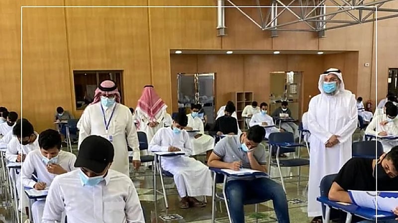 إتاحة دراسة لمدة عامين لخريجي الثانوية الراغبين في تحسين معدلهم التراكمي