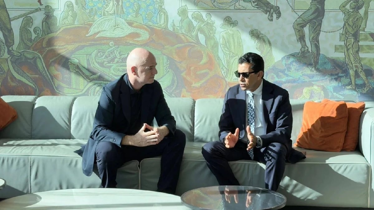 وزير الرياضة المصري وإنفانتينو يبحثان تعزيز التعاون بشرم الشيخ