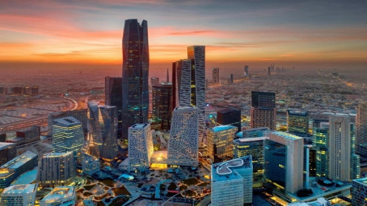 مدد للمنشآت: حسم قيمة الرواتب قبل 5 أيام وعقوبات على المتأخرين