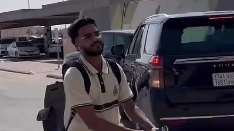 خالد الغنام أول الحاضرين مع بعثة النصر للمغادرة إلى البرتغال .. فيديو