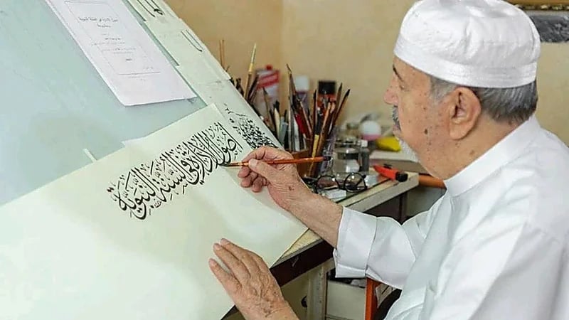 أول تعليق من أسرة خطاط المصحف على منحه الجنسية السعودية:"شرف عظيم"