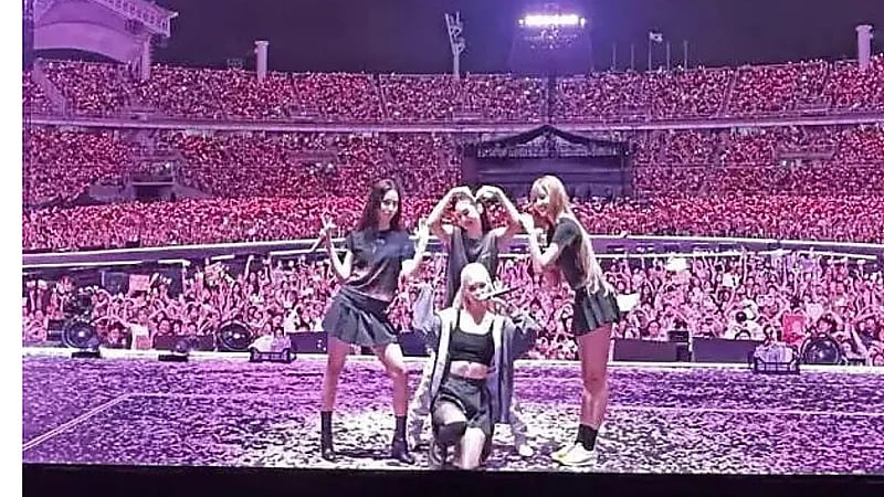 بلاك بينك تُبهر كوريا في أولى حفلات جولة Deadline