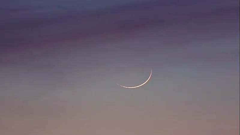 "فلكية جدة": هلال محرم سيزين سماء المملكة بعد غروب شمس الاثنين