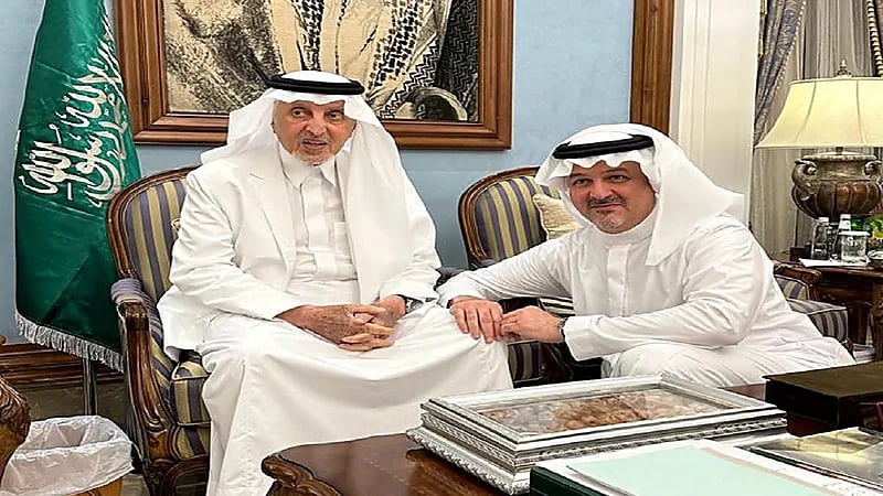 صورة حديثة للأمير خالد الفيصل بعد تعرضه للإصابة بفيروس كورونا