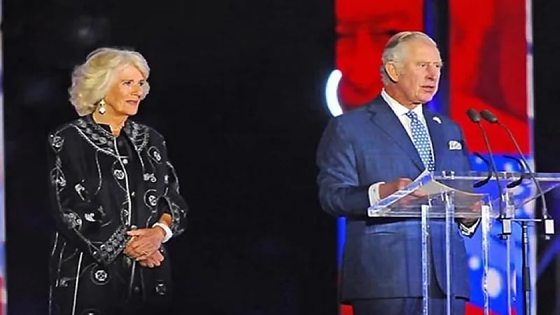 بالصور.. زوجة ولي عهد بريطانيا ترتدي زيًا سعوديًا