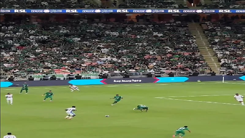 لحظة إصابة كيسي في مباراة الأهلي ونيوم.. فيديو