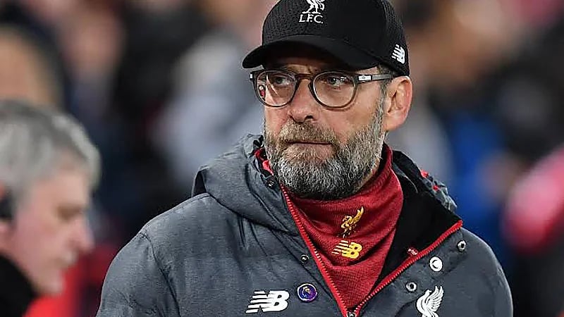 مدرب ليفربول ينفعل على مراسل تلفزيوني .. فيديو