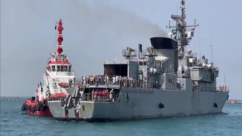 شاهد.. لحظة وصول سفينة "جلالة ملك الطائف" إلى جدة ضمن عملية الإجلاء من السودان