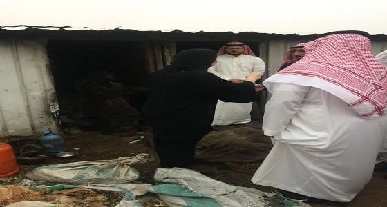 " وزارة العمل" تنقل سيدة مسنة من بيتها الصفيح إلى دار رعاية بعرعر