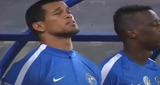 بالفيديو.. تفاعل محترف الهلال مع النشيد الوطني