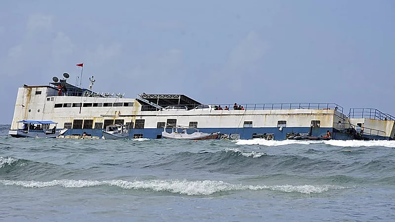 غرق عبارة في إندونسيا يُسفر عن 15 قتيل و19 مفقود