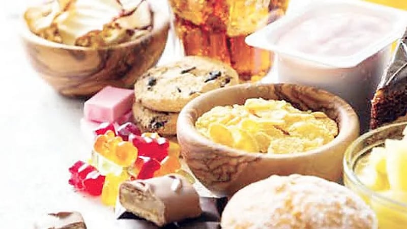 أطعمة يجب تجنبها لاحتوائها على كميات هائلة من السكر