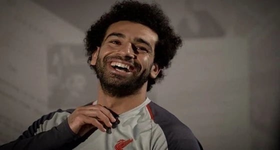بالصورة.. محمد صلاح يقدم حيلة للرجال لحماية الجوال من فضول الزوجة