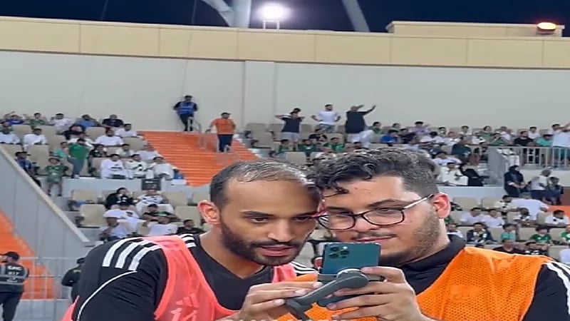 عطيف يطلب مشاهدة هدف الأهلي الملغي بداعي التسلل .. فيديو