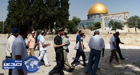 مستوطنون يهود يقتحمون المسجد الأقصى وسط حراسة شرطة الاحتلال