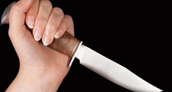 أم تقطع رأس ابنها بالسكين في نيويورك