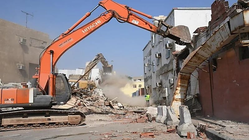 استئناف أعمال إزالة 12 حيًا عشوائيا بجدة