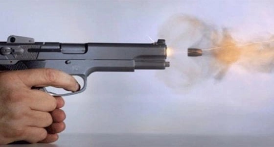 إصابة شاب برصاصة طائشة أثناء متابعته لمشاجرة في الطائف