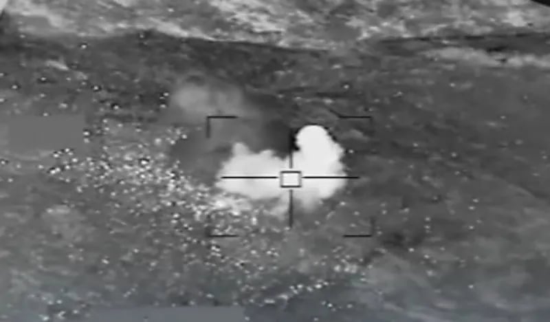 شاهد.. التحالف ينشر لقطات لتدمير 3 طائرات مسيّرة أطلقتها الحوثيين تجاه المنطقة الجنوبية