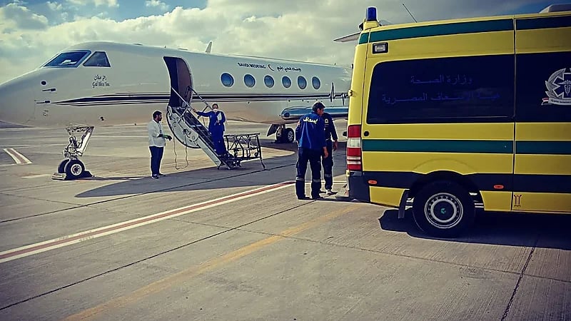 نقل 3 حالات طبية حرجة لمواطنين من مطار القاهرة لاستكمال علاجهم في المملكة